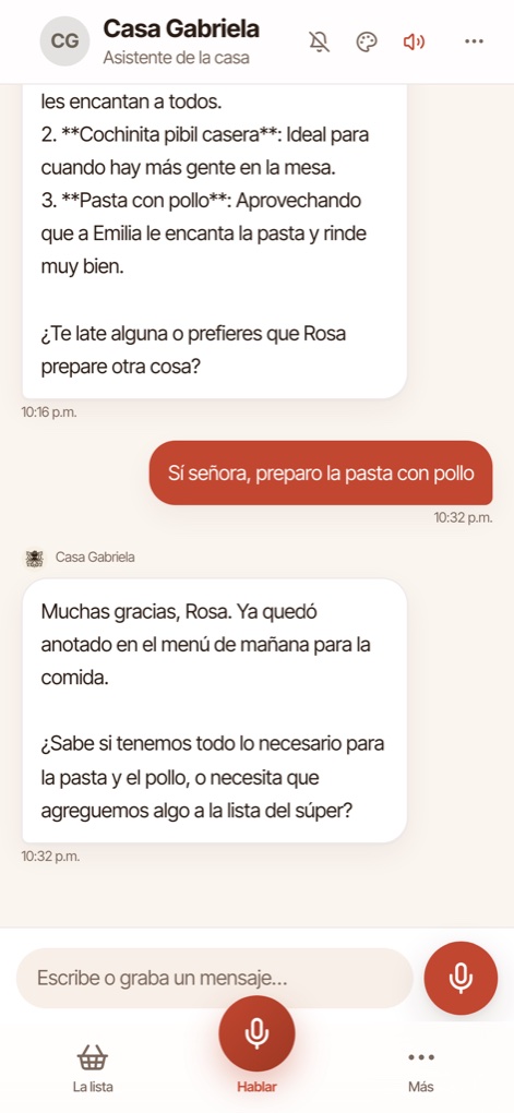 La app de tu equipo: Rosa, la cocinera, conversa por voz con Casa Gabriela sobre el menú de mañana y la asistente lo deja anotado.